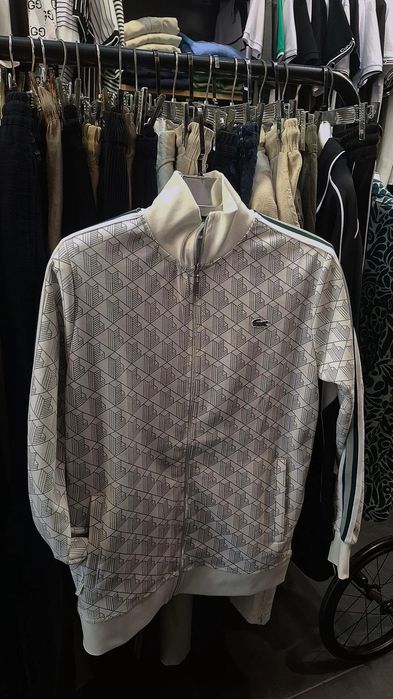 Hanorace Denim TEARS,  Lacoste,  nike tech 300 lei/buc