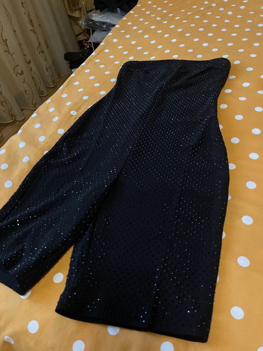 Salopeta scurta si pietre, Zara