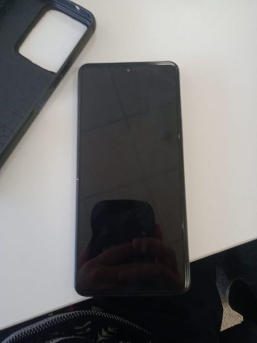 Vivo 36 он в хорошем состоянии всё хорошо работает 256 гигабайт