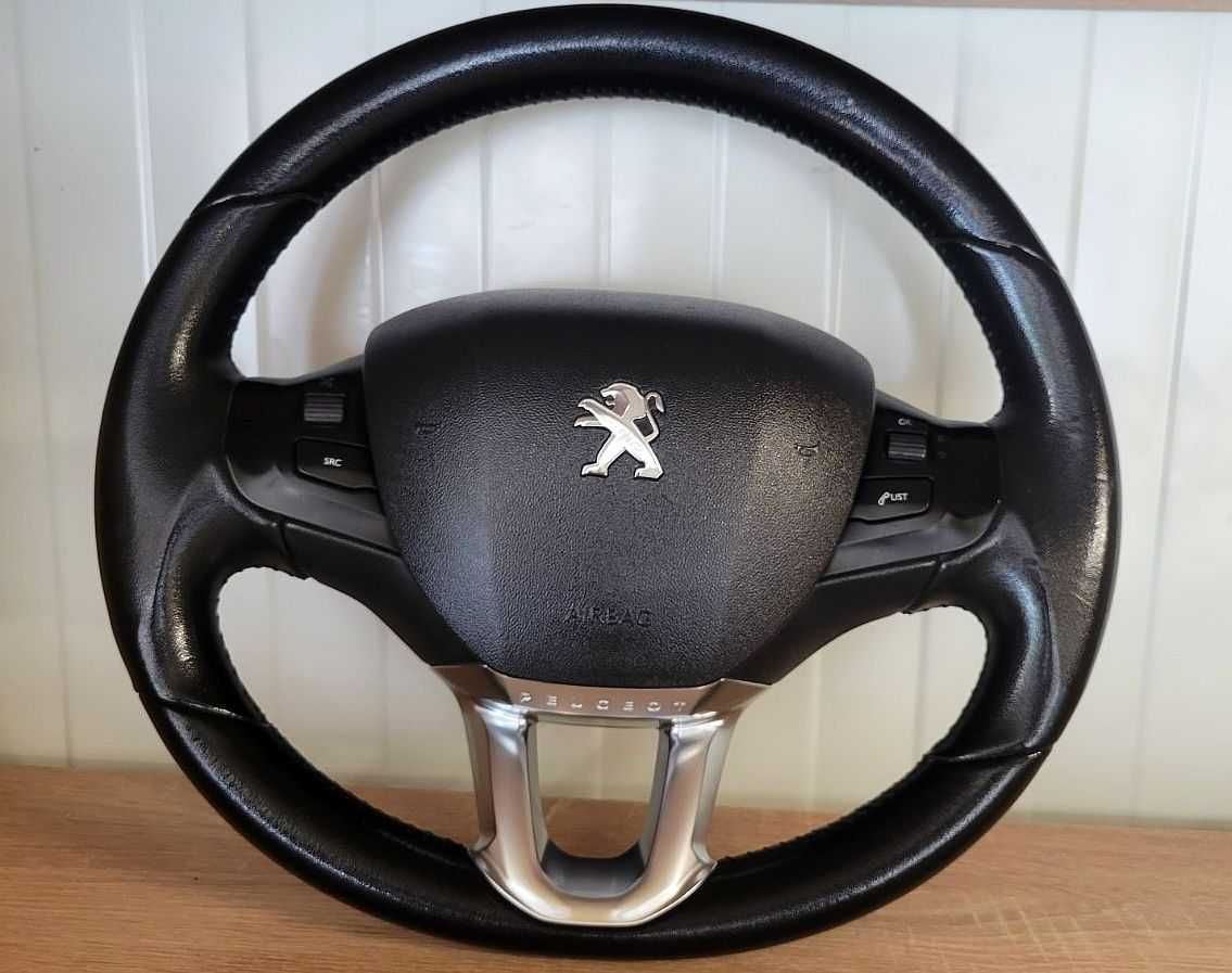 Продавам отличен кожен волан с аербег PEUGEOT 208 , 2008 2012 - 2019