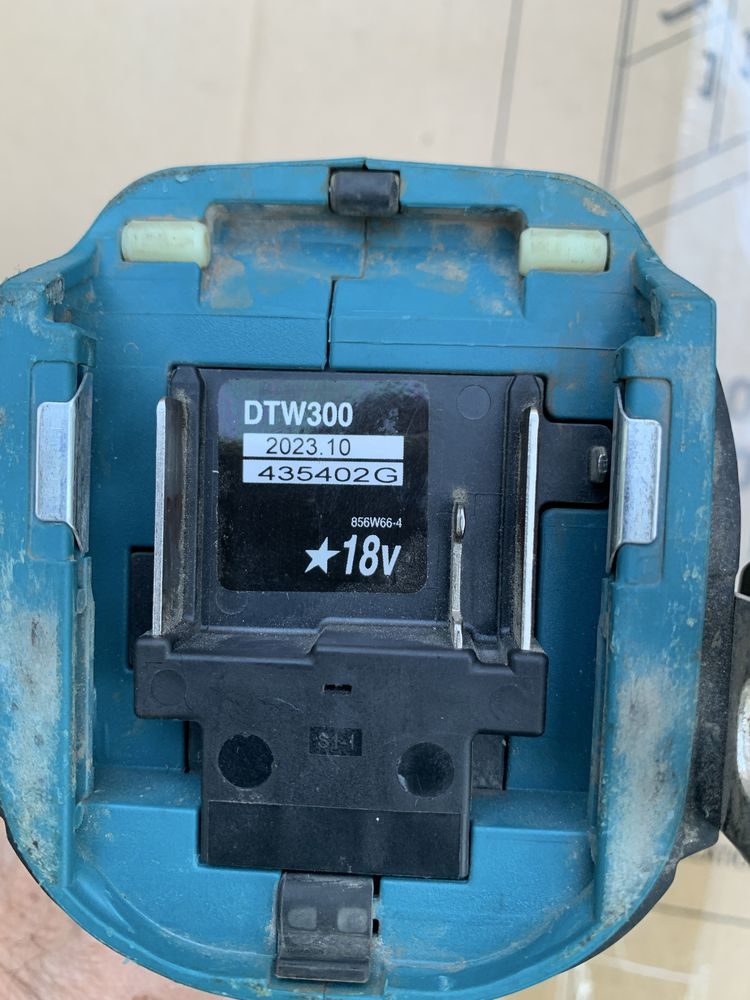 Makita DTW 300/2023г/безчетков ударен гайковерт