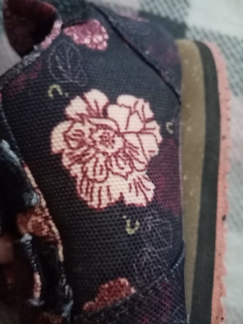 Adidași 29. Fete