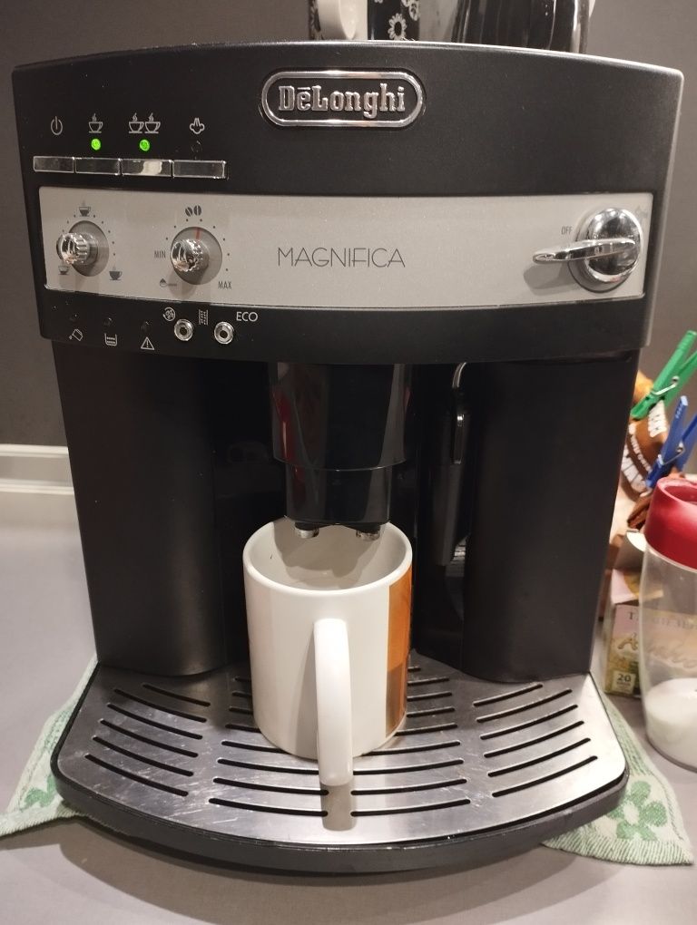 Здравейте! Продавам кафе автомат Delonghi  Magnifica