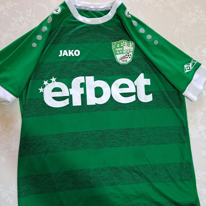 Продавам футболни фланелки на Берое