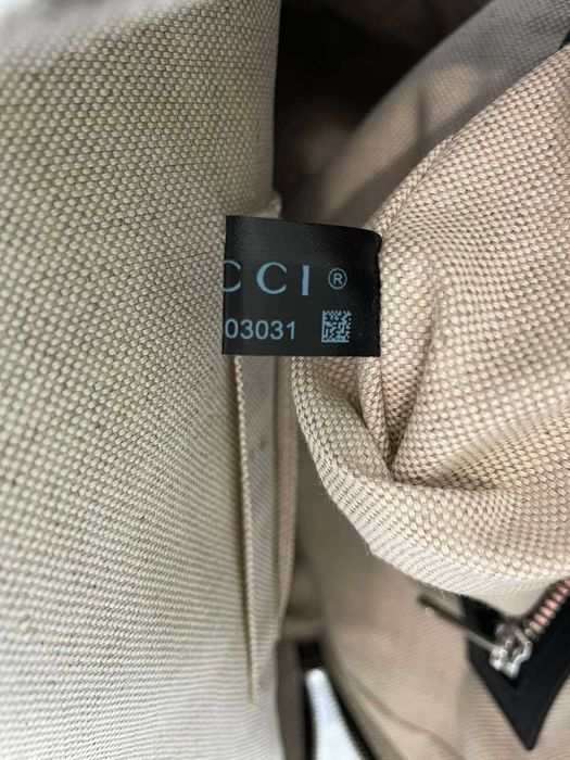 Rucsac negru Embossed Gucci din piele naturală perforată Authentic