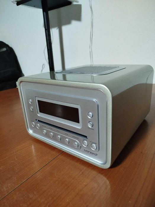 Sonoro cubo CD/MP3 Radio Timer! model: AU-1310. Model deosebit.