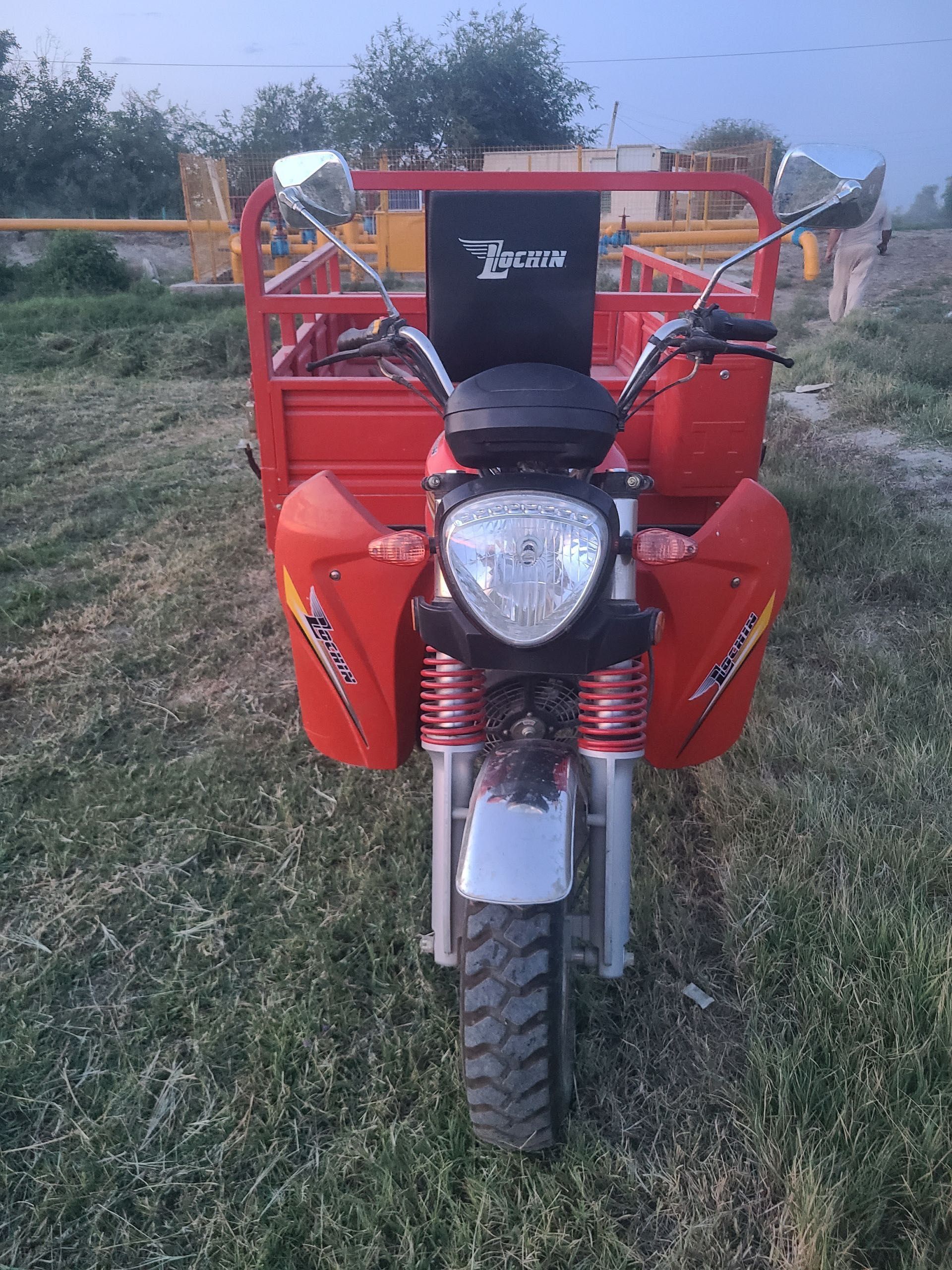Motosikl lochin gruzavoy