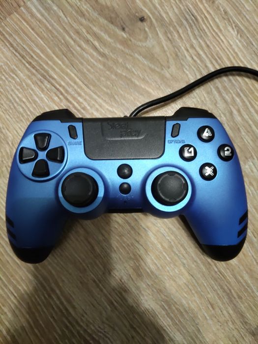 Продавам джойстик за компютър