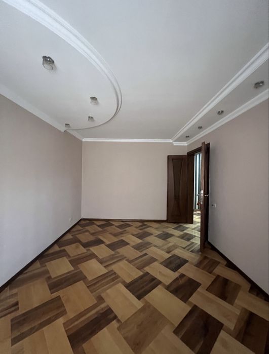 Ойбек 3/2/5 , 74м2 , Гостиница россия , продается квартира