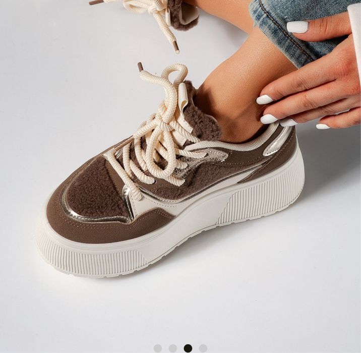 Дамски кафяви кецове