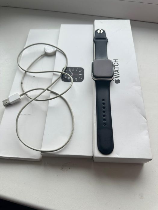 Я продаю Apple Watch SE 44 мм.