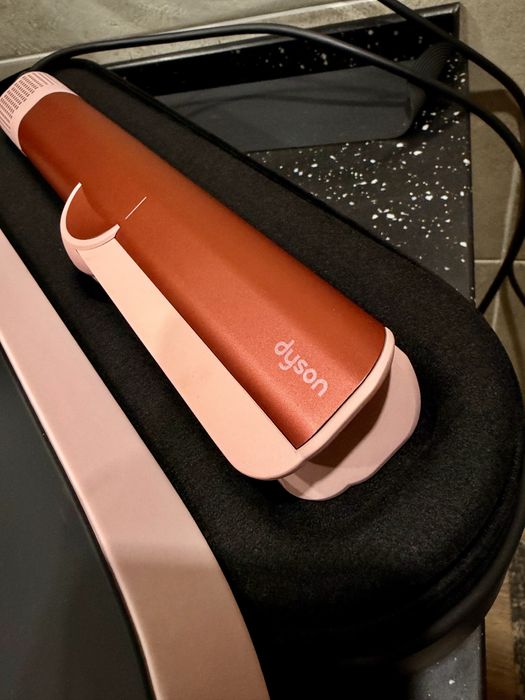 Dyson Airstrait strawberry