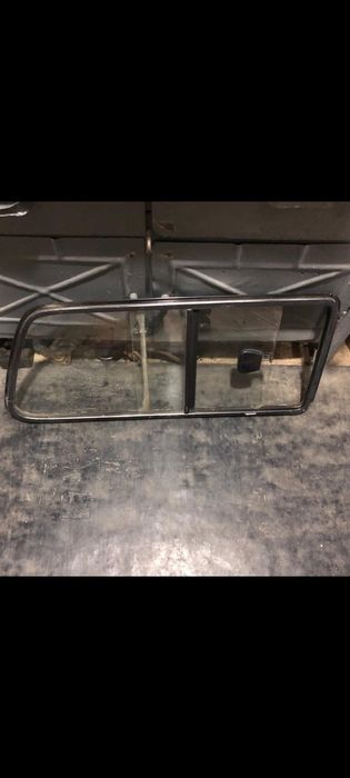 Продам форточку Нива, правая задняя. Сдвижная