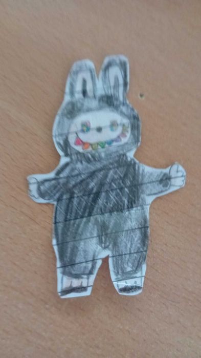 Продавам снимката на лабубу