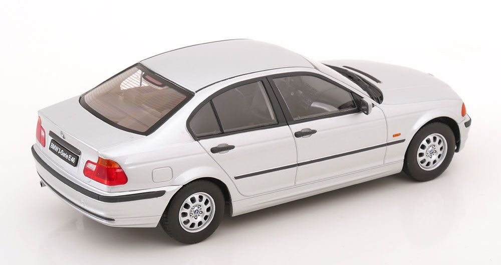 Macheta auto BMW Seria 3  E46  1999  argintiu 1:18 KK-Scale
