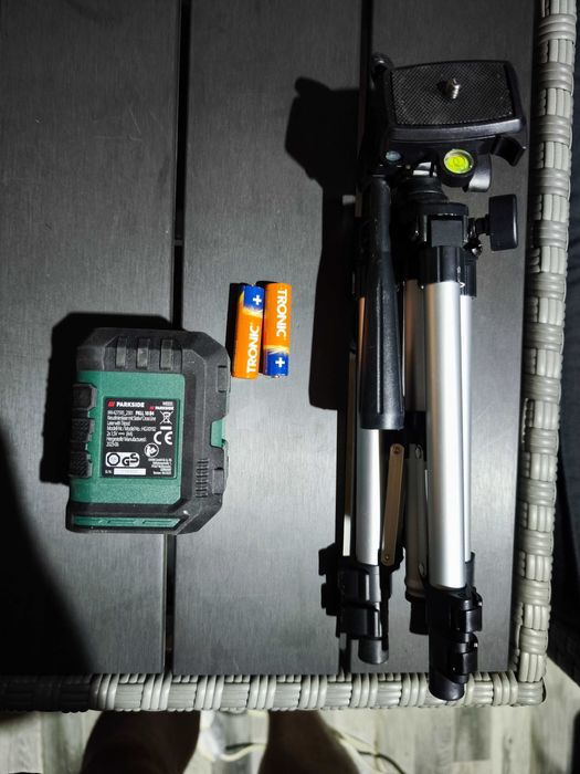 Nivela laser cu linii incrucisate Parkside PKLL 10 B4, cu trepied