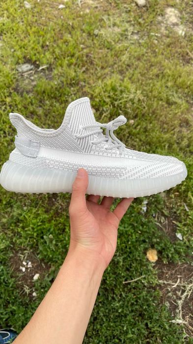 Обувь(кроссовки)