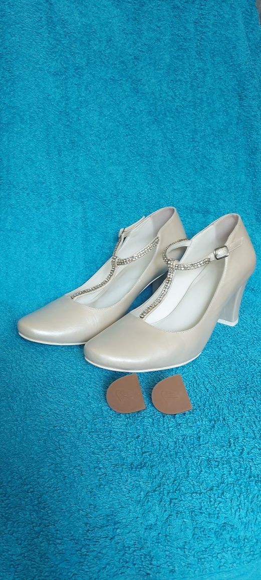 Pantofi albi nr. 40