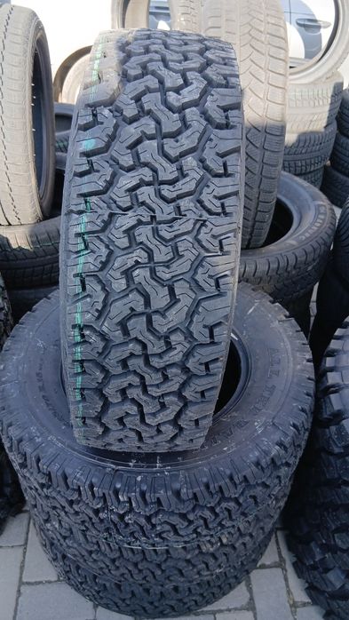 Anvelope pentru Jeep uri 250 RON bucata