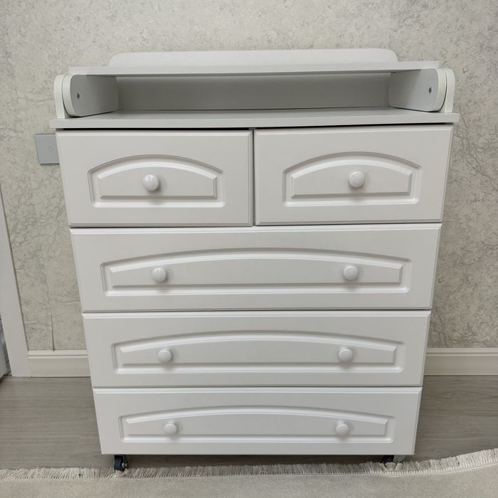 Продаю удобный пеленальный стол- комод для малыша.