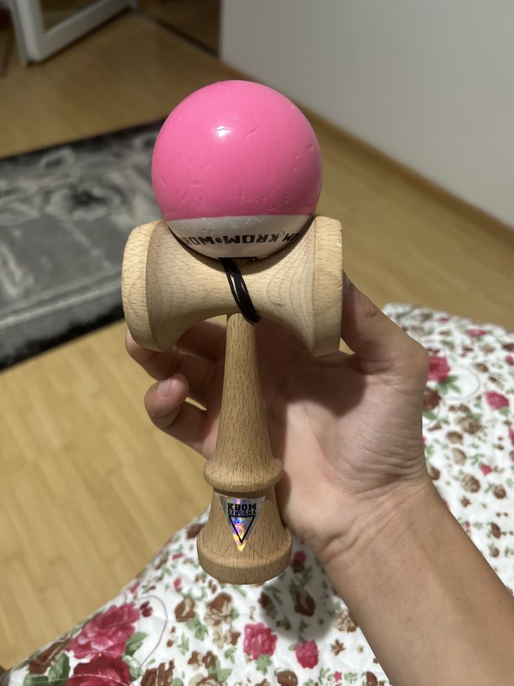 Kendama krom pop roz