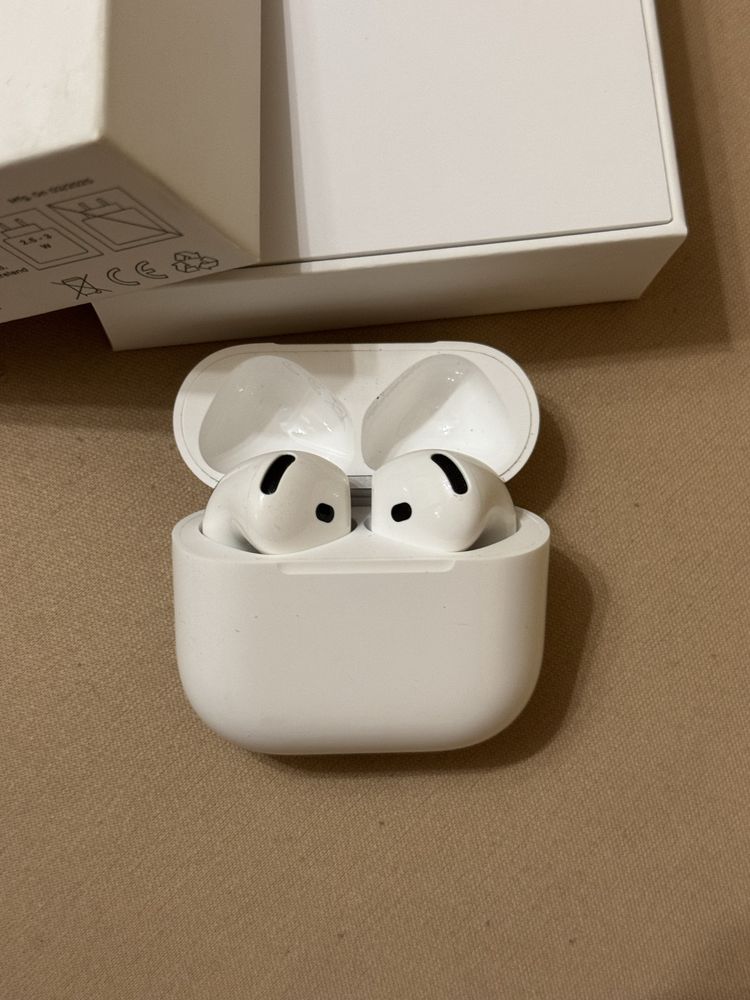 Слушалки AirPods 4