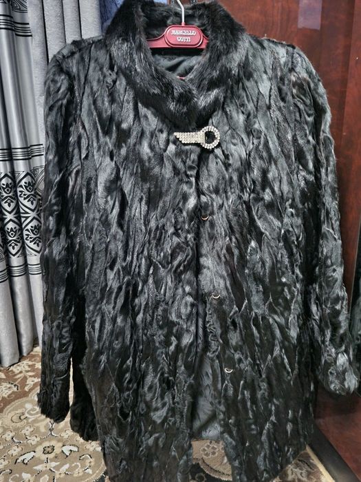 Коракул шуба сотилади. Янги.