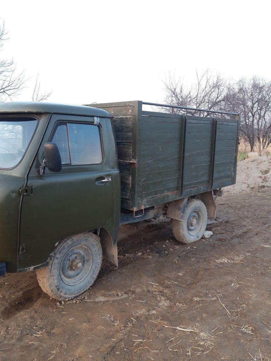 UAZ bortli yuk avtomobili