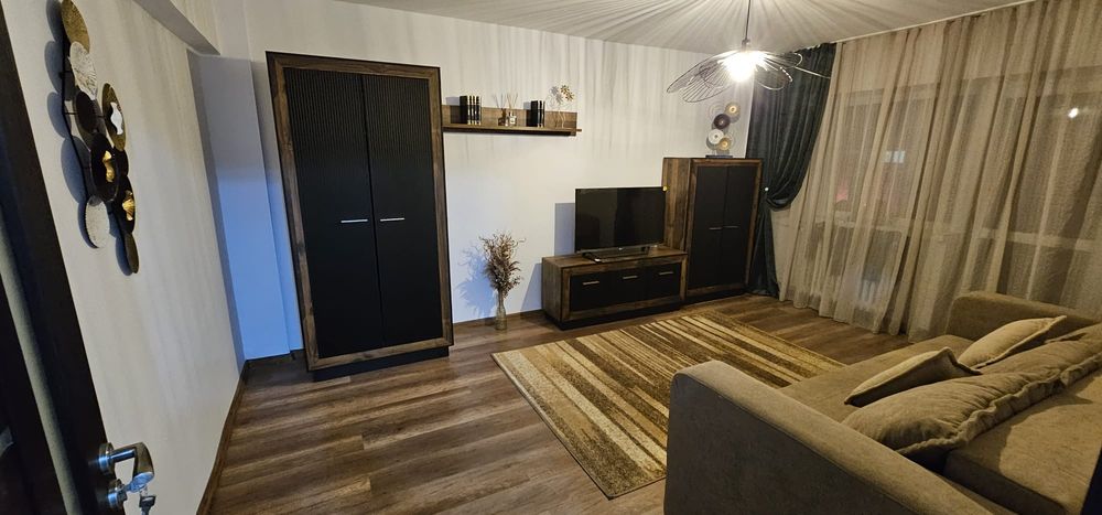 Închiriez apartament în regim hotelier – 2 camere, 50 mp, modern