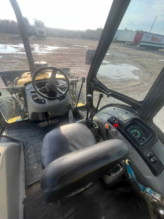 Buldoexcavator New Holland B80B – An 2017 – 2.600 ore –