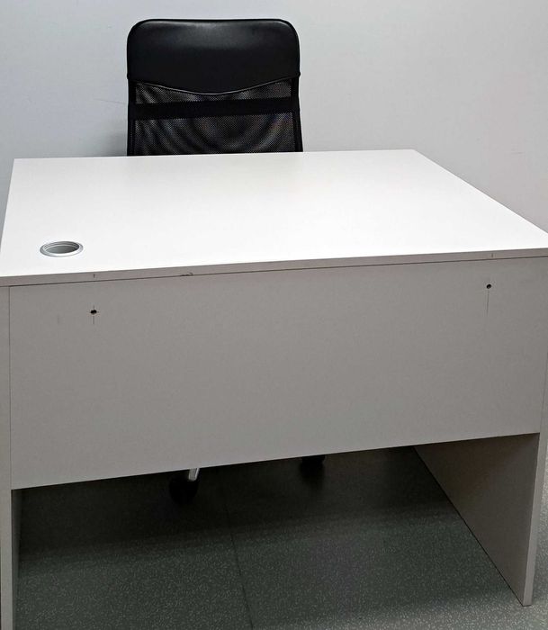 Set mobilier: birou + dulap + scaun bar – stare perfectă