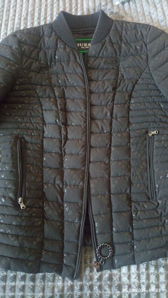 Дамско оригинално яке Guess размер S,