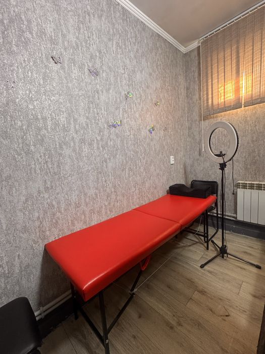 Сдам  кушетку в аренду срочно в студии красоты