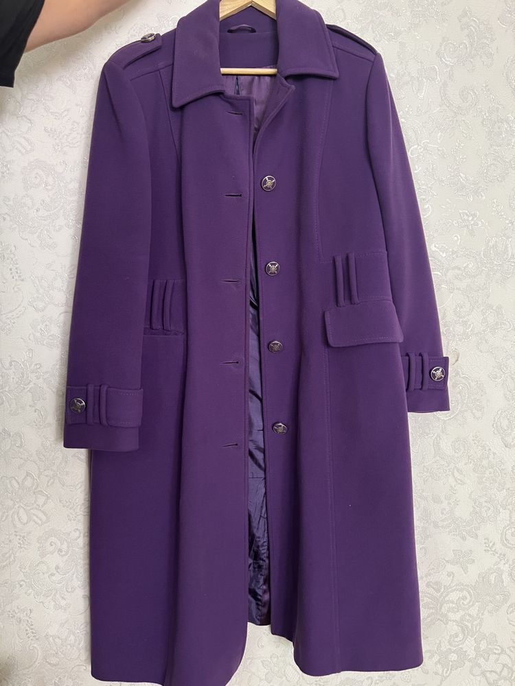 Пальто фиолетового цвета