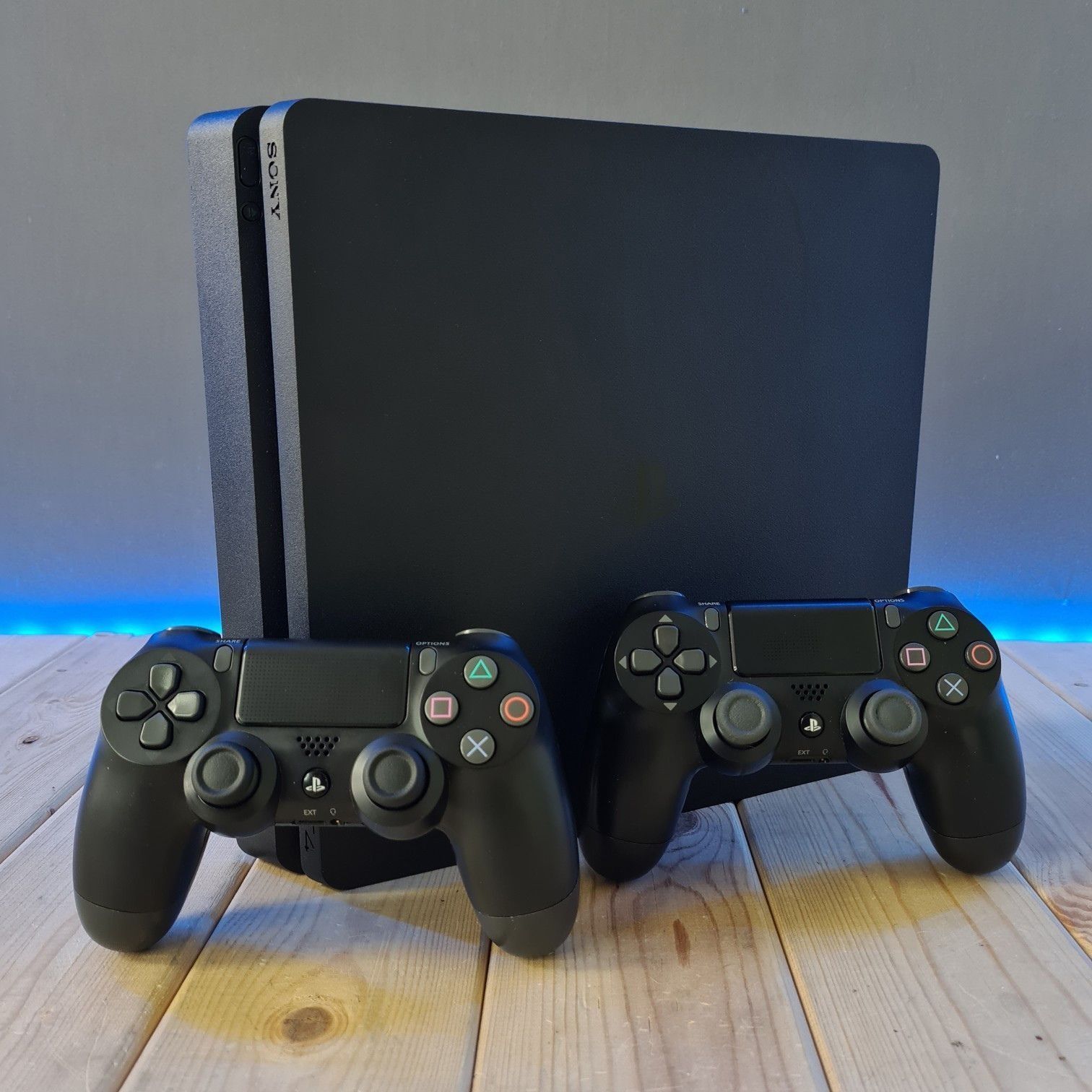 Продаётся игровая приставка Sony PS-4 Slim 1TB Gold HEN 9.60