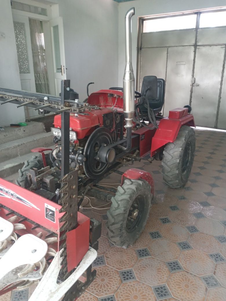 Miniy traktor Zubir 1115