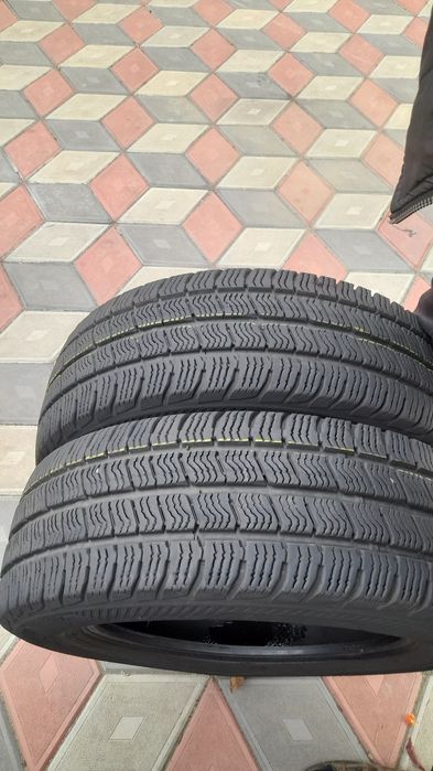 Vând 2 anvelope de iarna 205 65 r16c BARUM aproape noi din 2022
