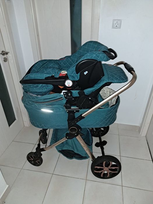 Vând cărucior 3 în 1