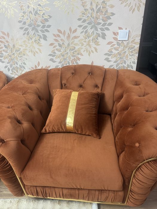 canapea +fotoliu foarte bine intretinute