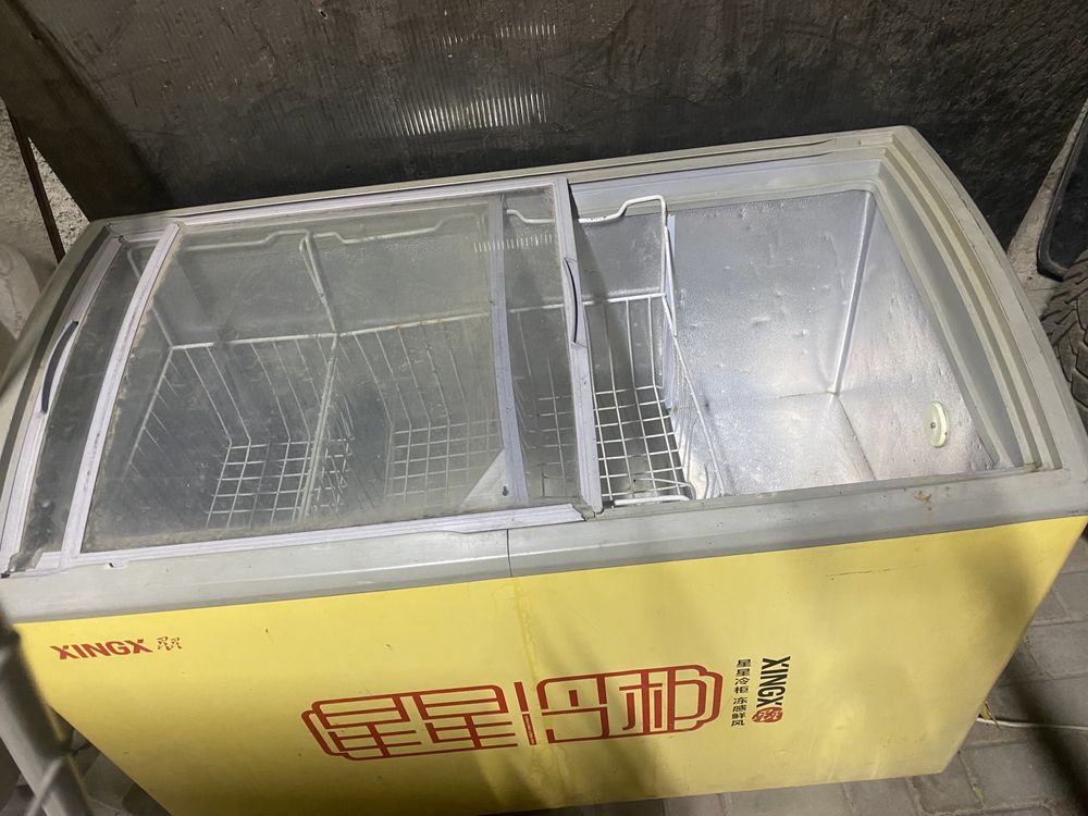 Продам морозильник в среднем состоянии.