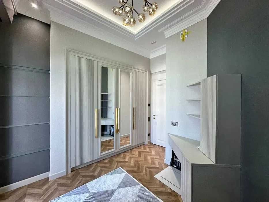 Жк Казахстан-Сдается новая 3-х комнатная в элит комплексе!