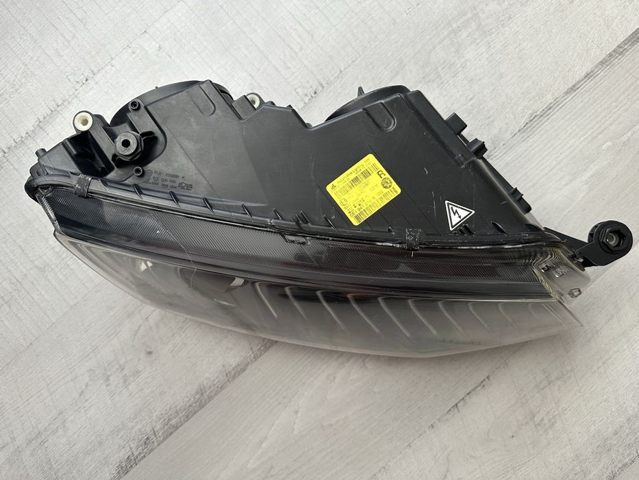 Far dreapta skoda octavia 3 5E bi xenon adaptiv Europa