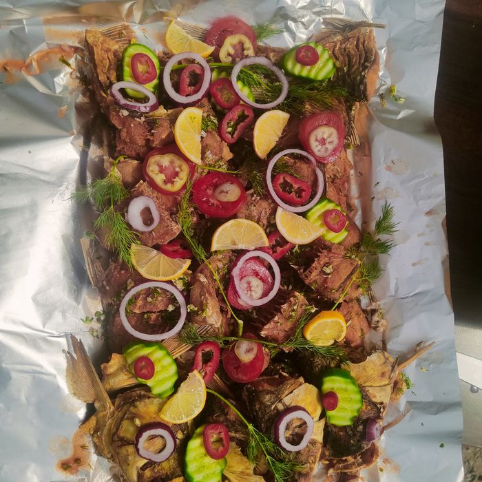 Жареная риба форель сазан сом кф доставка есть