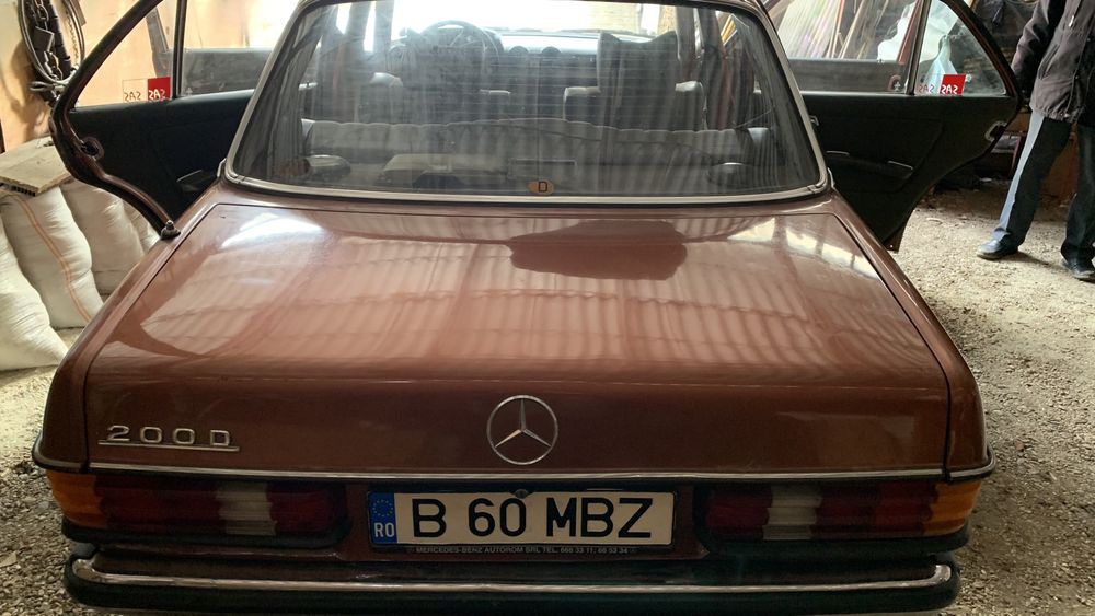 Mercedes-Benz Cobra W123 200D fabricat în 1979 - autoturism de epoca