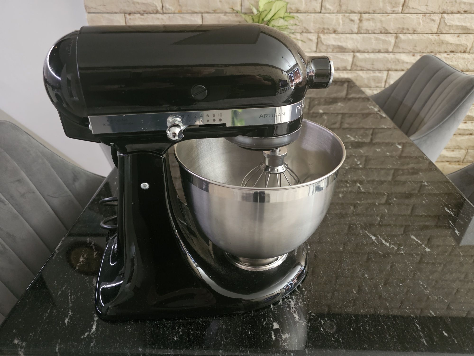 Планетарен миксер Kitchenaid Artisan модел 185 с 2 купи - 4.8 л. и 3 л