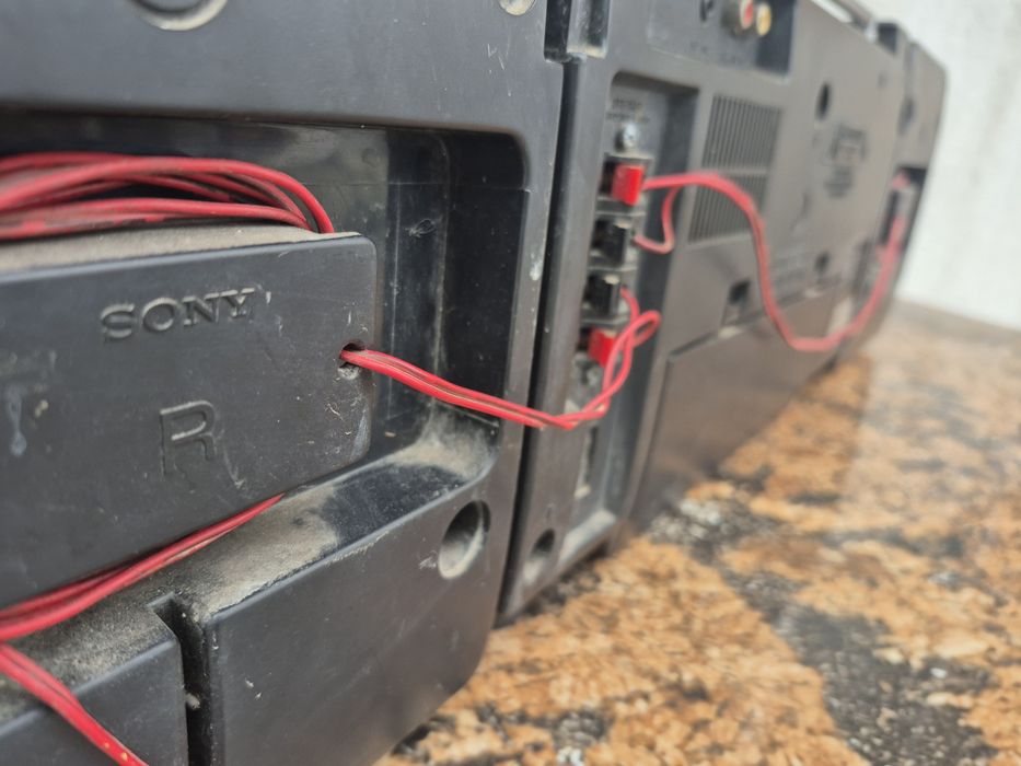 Radio Casetofon marca Sony model CFS 710L-functional

- Radio a fost p