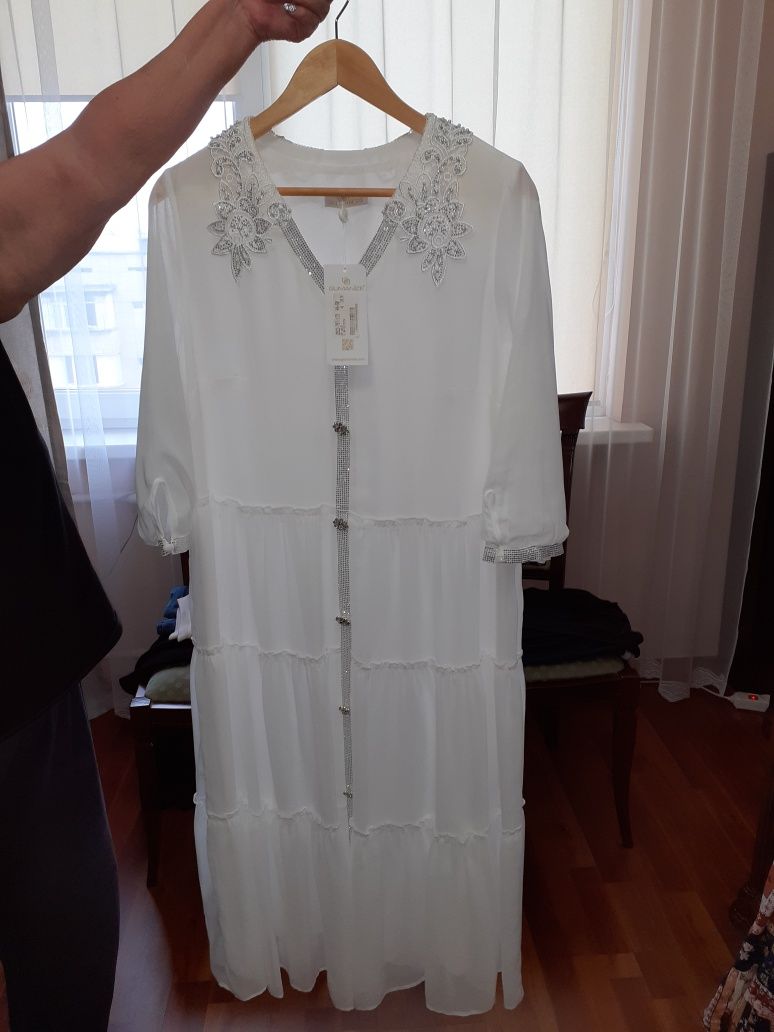 Белое шифоновое платье