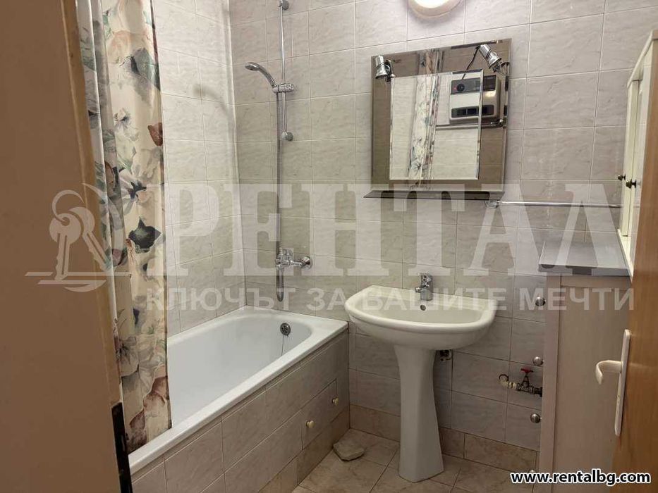 Дава се под наем Тристаен апартамент в Пловдив, Център - 120 кв.м за 612 € - Снимка #9