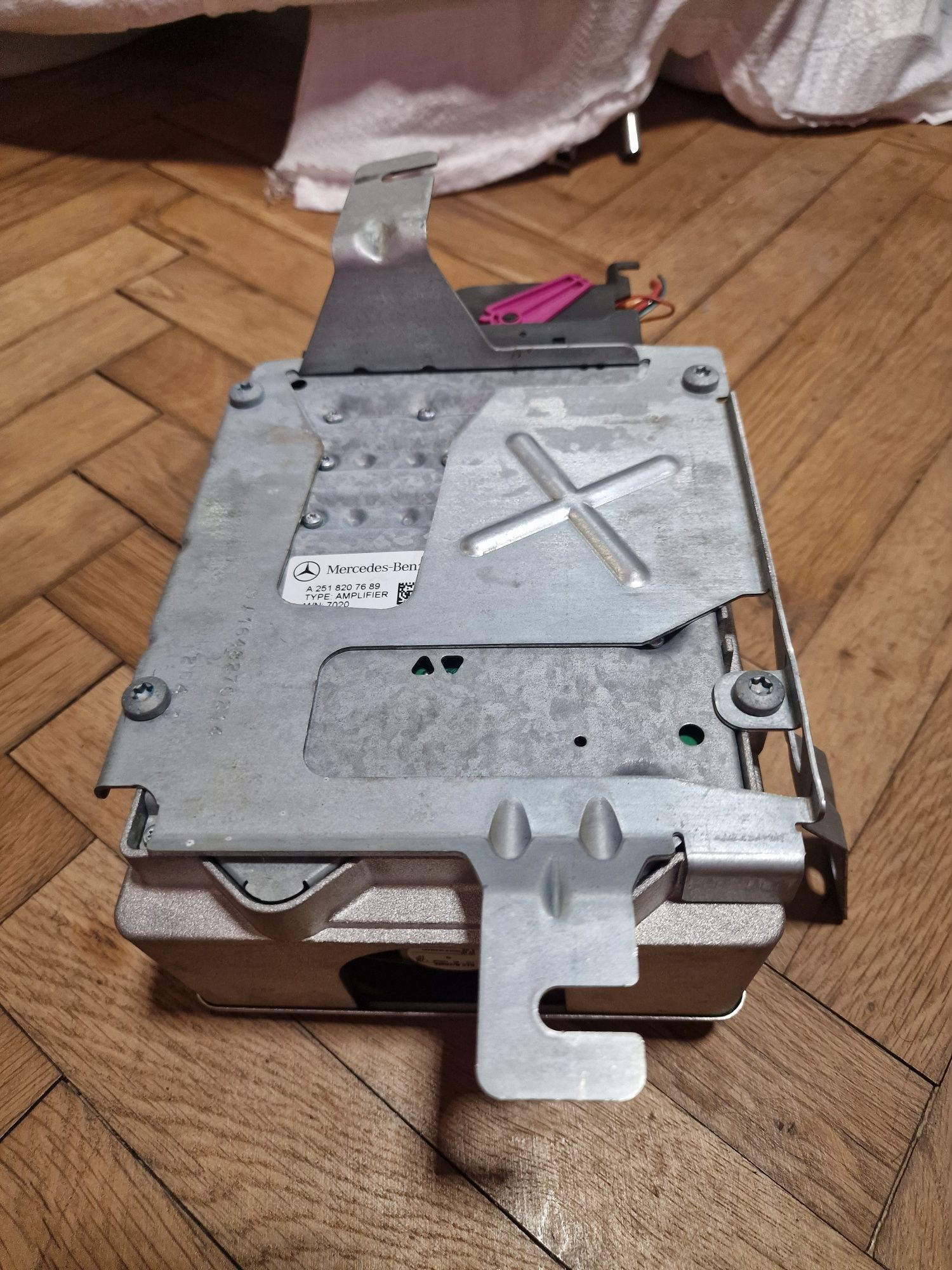 Усилвател Harman Mercedes ML W164 / R251 / GL X164.