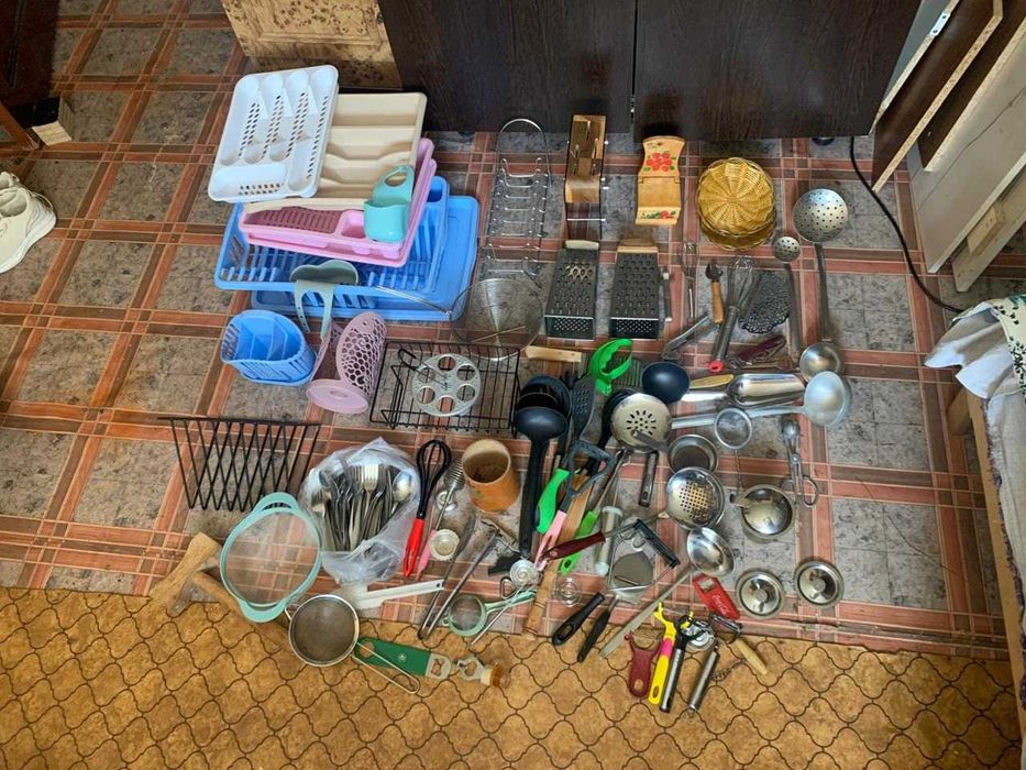 Кухонные лопатки ложки сковородки шумовки терки толкушка форма ковши